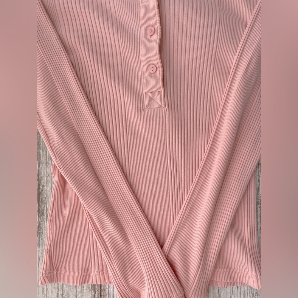 Brand New With Tags. Size M, long sleeve light pink top. Aerie brand - Picture 3 of 5